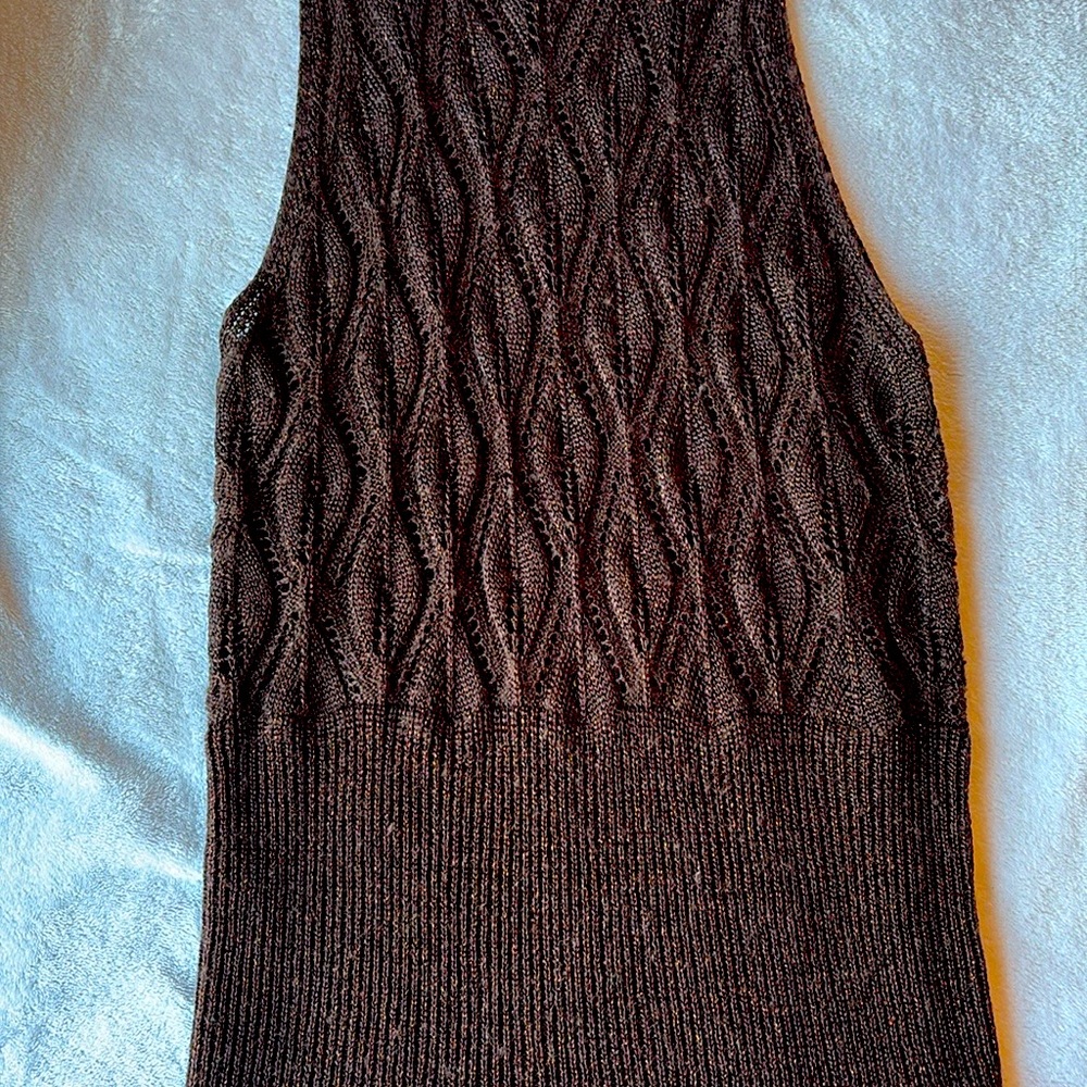 Emma and Sam sleeveless turtleneck blouse size medium, brown
